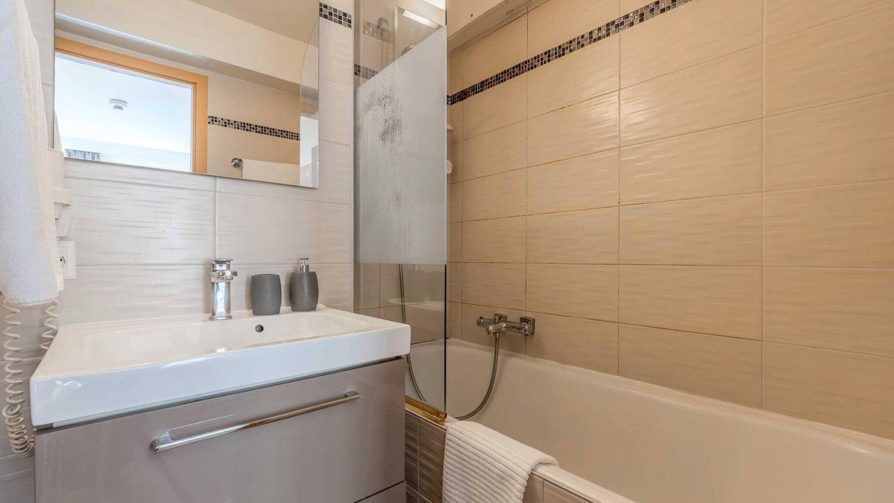 Photo of Bathroom in Paquis Navigation
