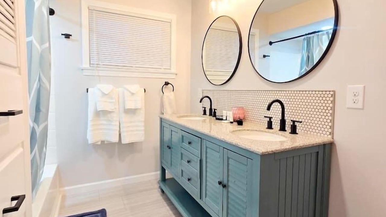 Photo of Bathroom in Oberlin