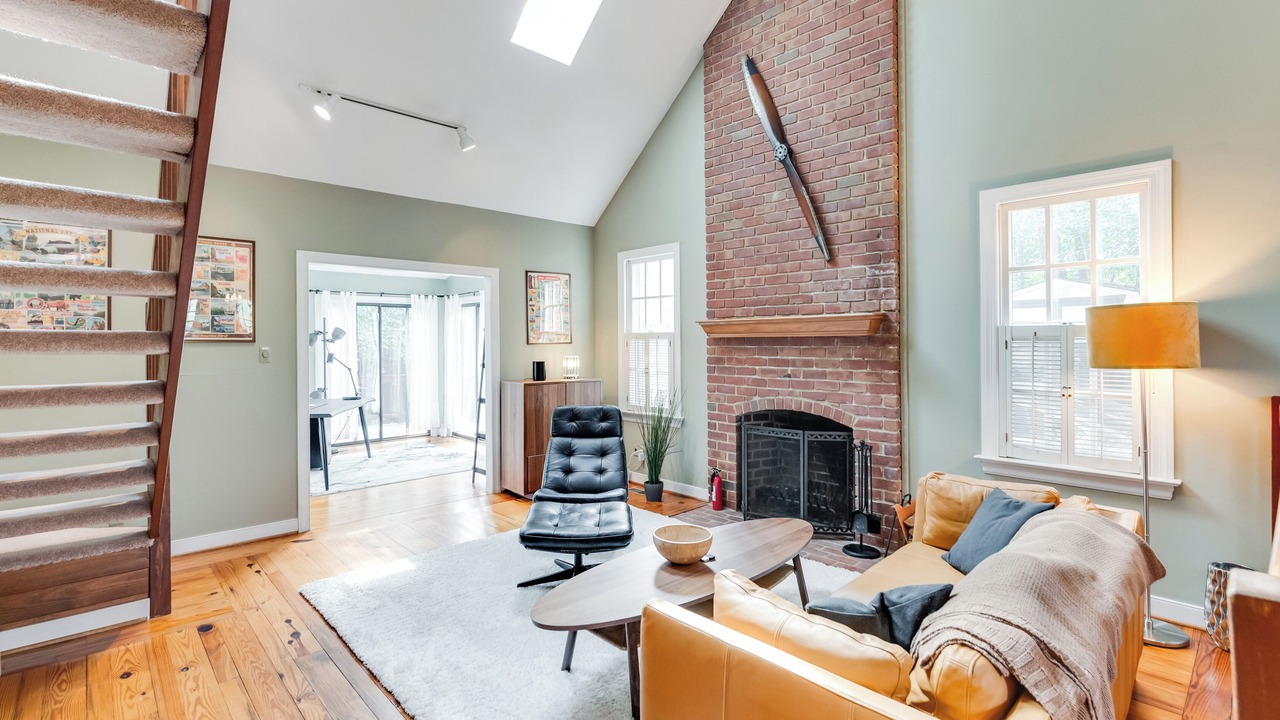Photo of Livingroom in North Chesterfield