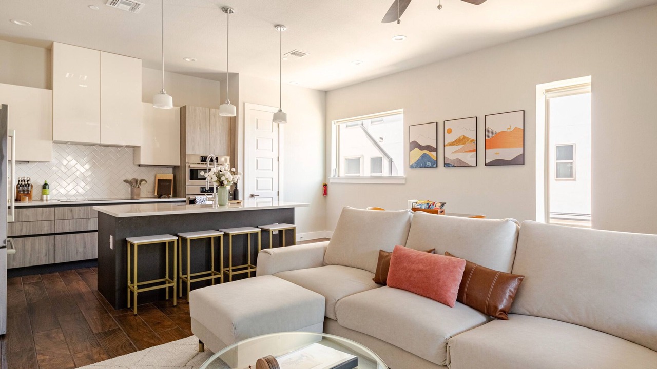 Photo of Livingroom in Tobin Hill