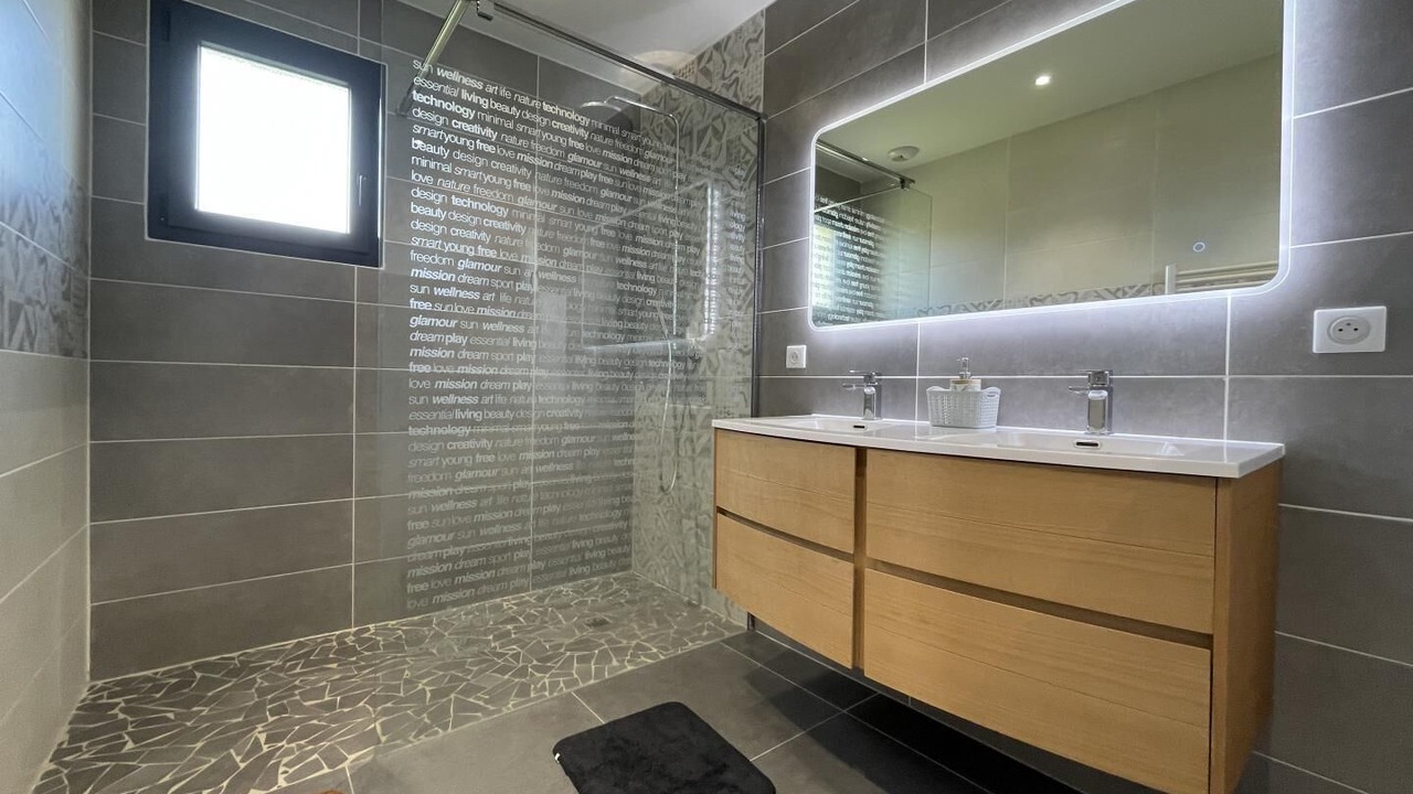 Photo of Bathroom in Mialos