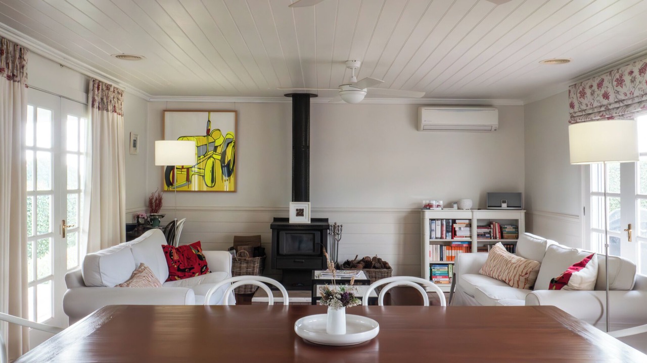 Photo of Livingroom in Exeter