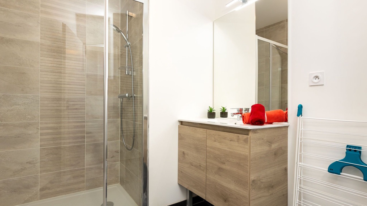 Photo of Bathroom in Parame
