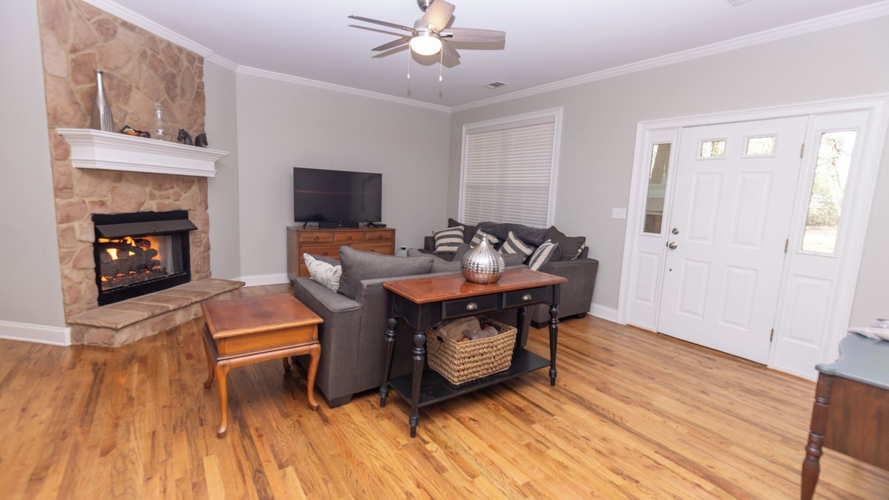 Photo of Livingroom in Eatonton