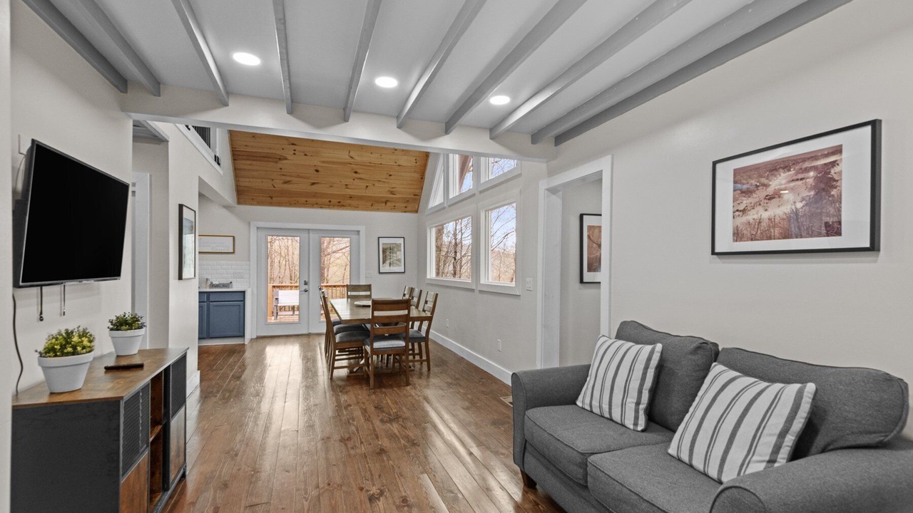 Photo of Livingroom in Charter Hills