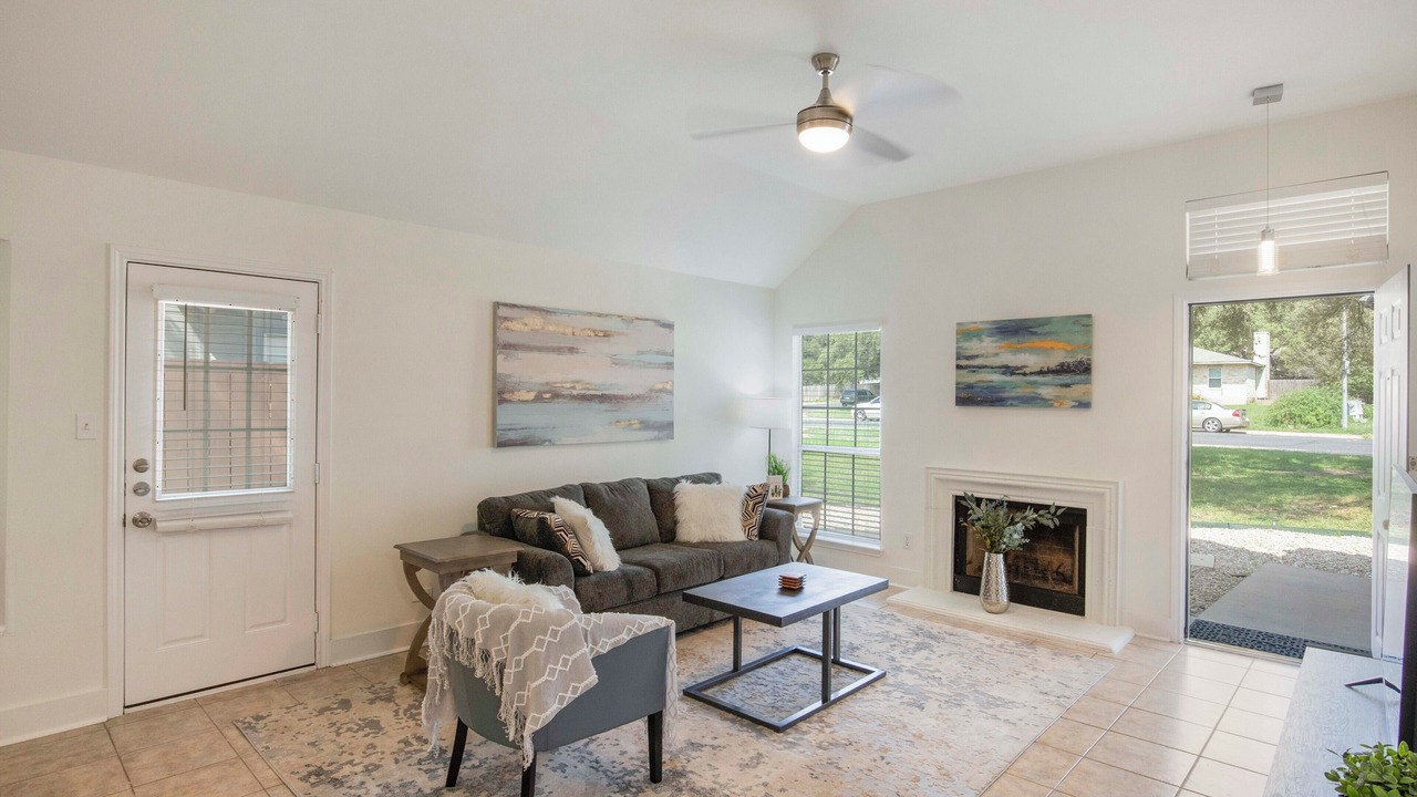 Photo of Livingroom in Balcones Village
