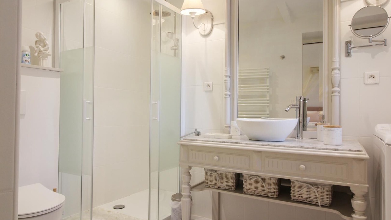 Photo of Bathroom in Izon