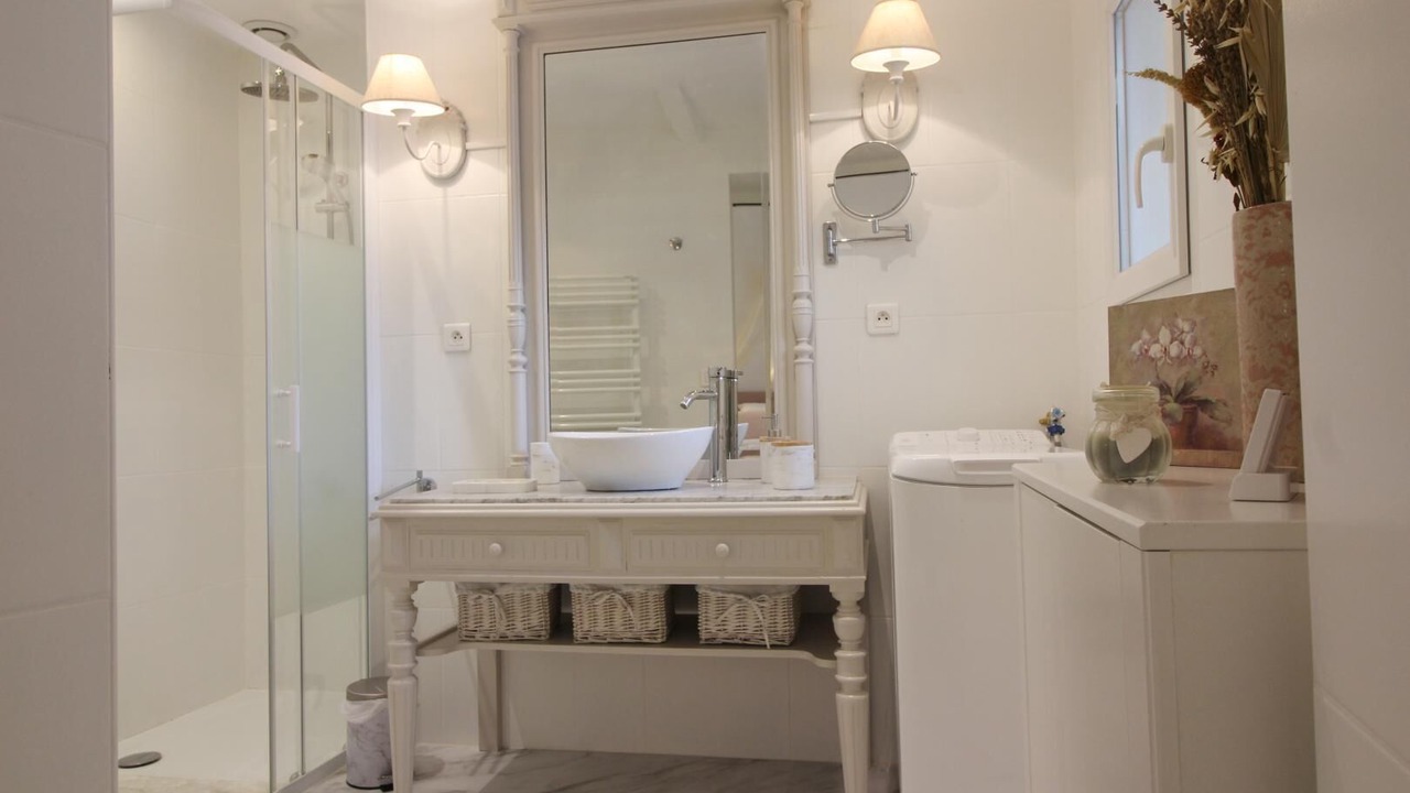 Photo of Bathroom in Izon