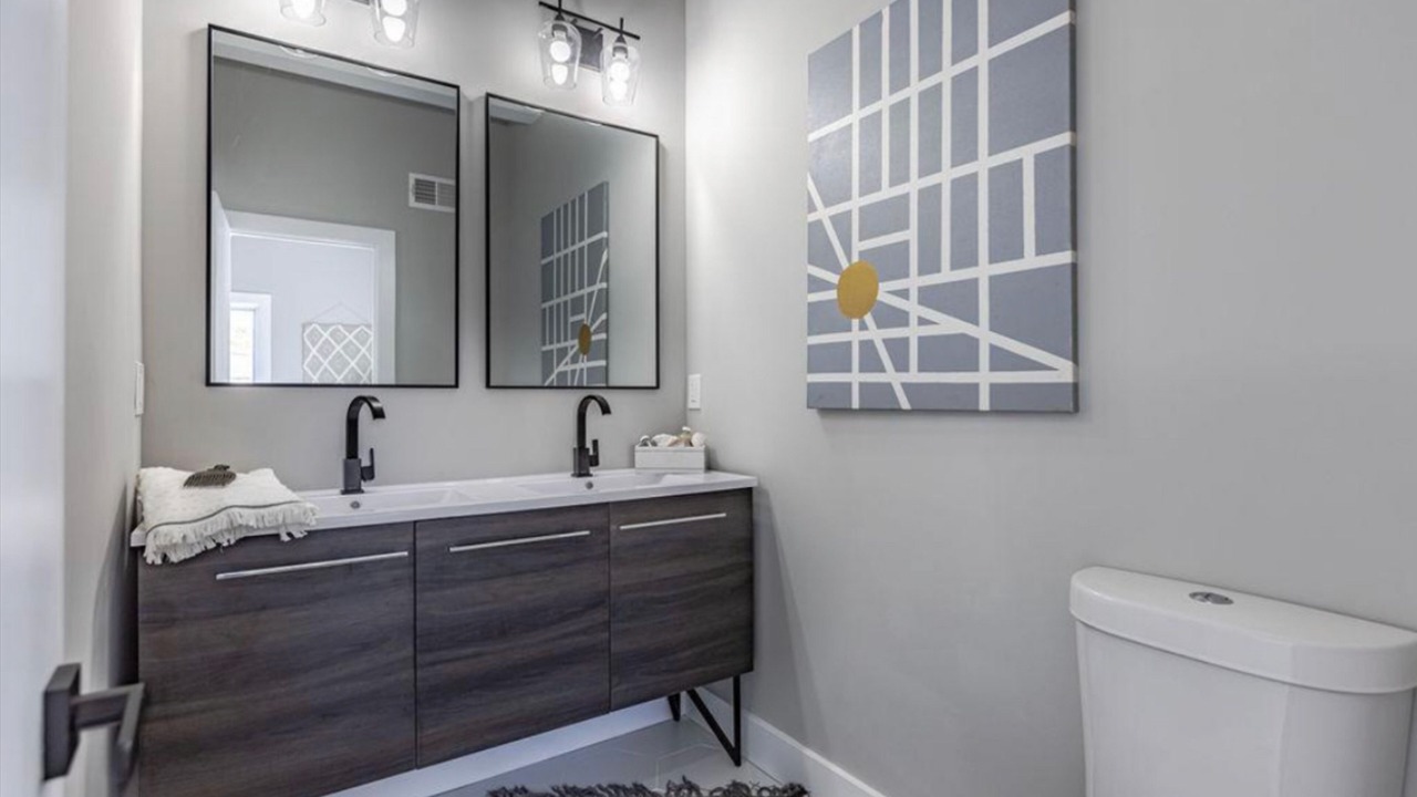 Photo of Bathroom in Penn Branch
