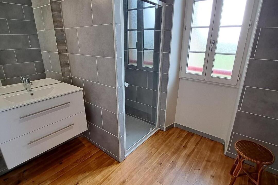 Photo of Bathroom in Eyres-Moncube