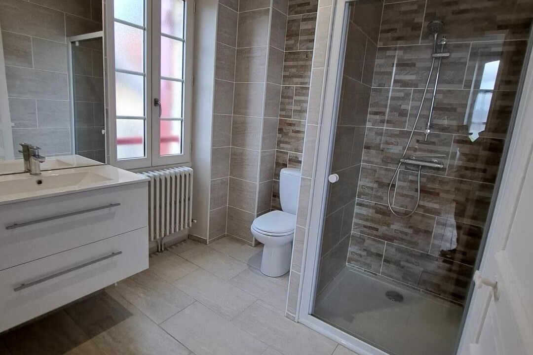 Photo of Bathroom in Eyres-Moncube