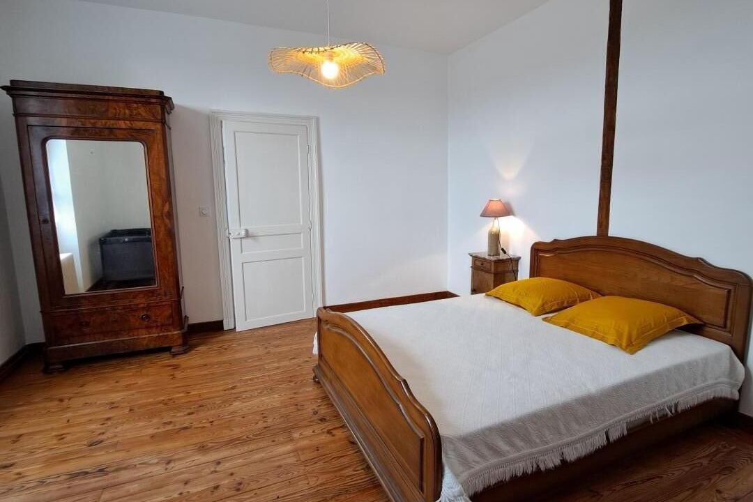Photo of Bedroom in Eyres-Moncube