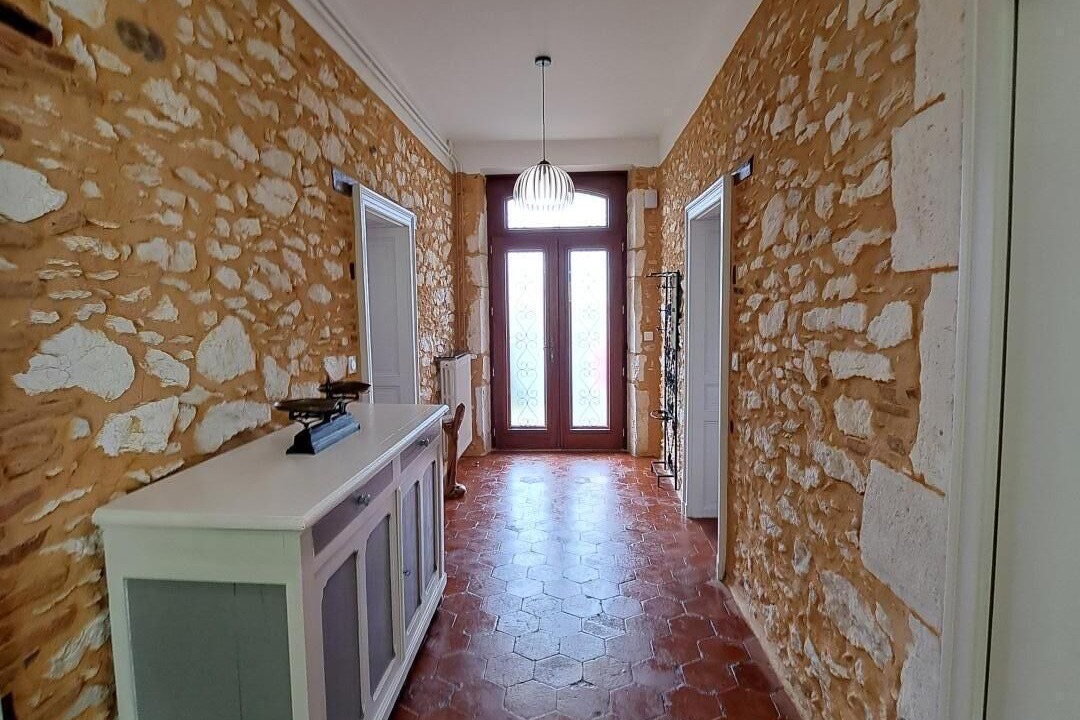 Photo of Others in Eyres-Moncube