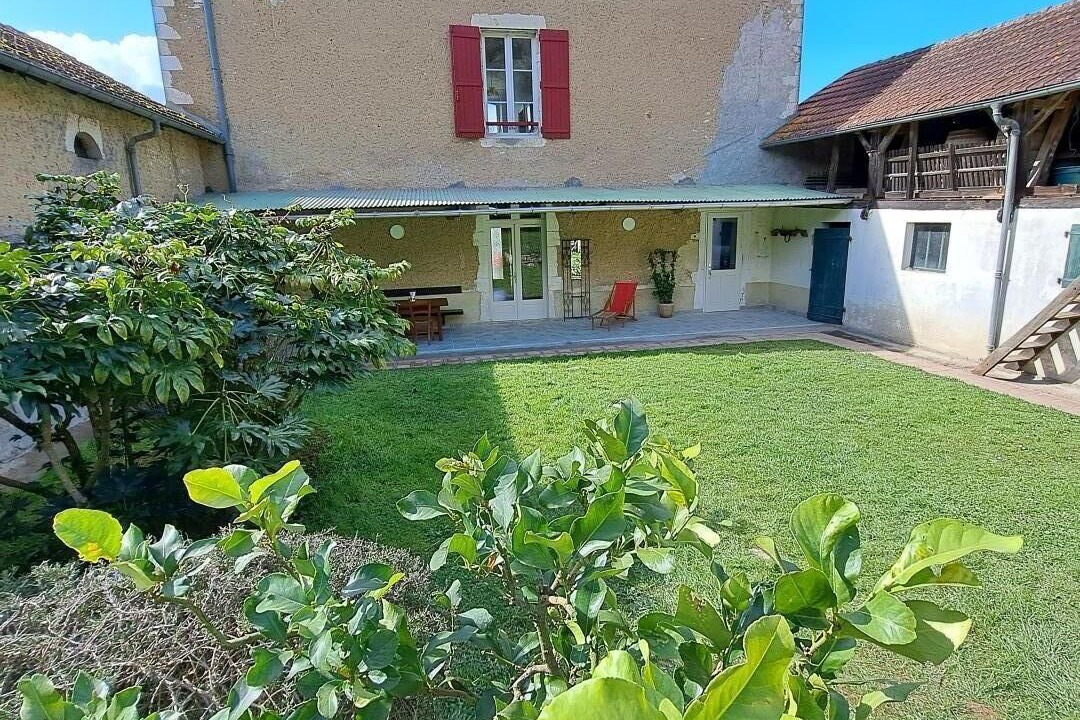 Photo of Outdoor in Eyres-Moncube