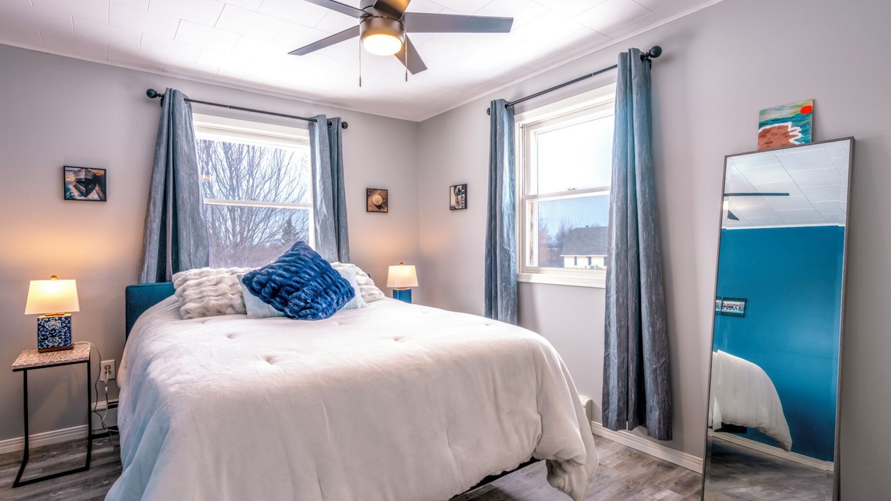 Photo of Bedroom in Beach Point