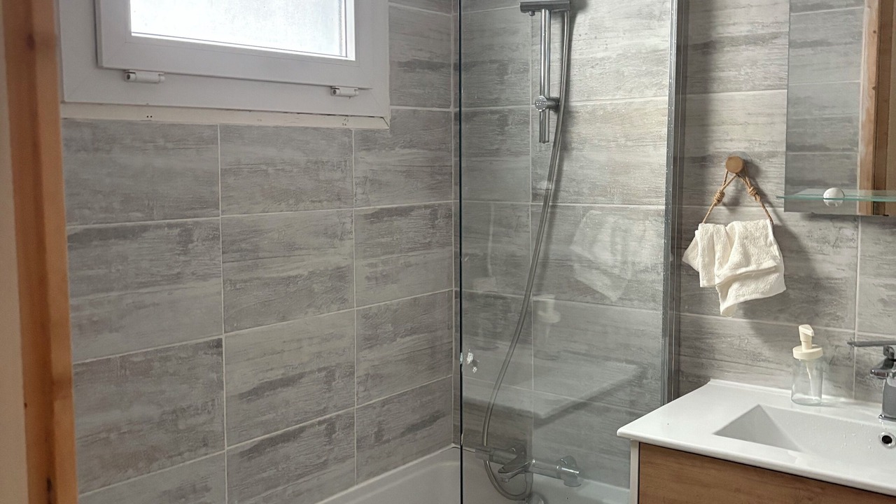 Photo of Bathroom in Val-de-Reuil