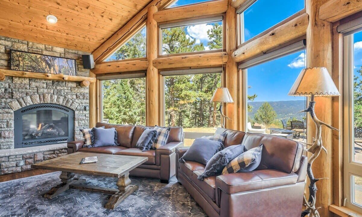 Photo of Livingroom in Woodland Park