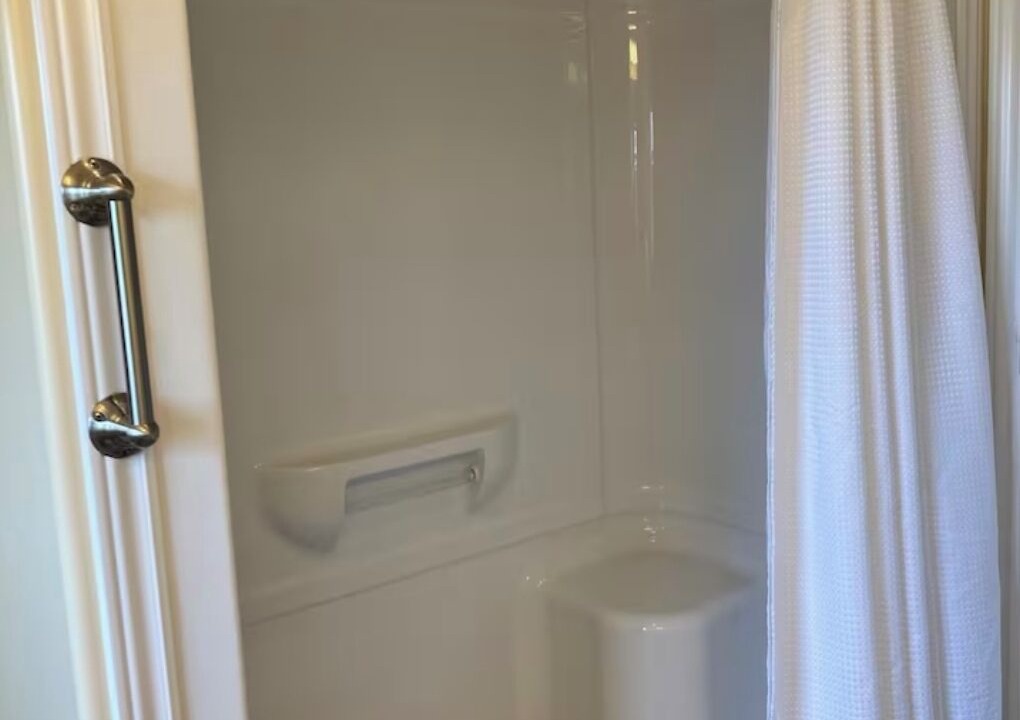 Photo of Bathroom in Darnley