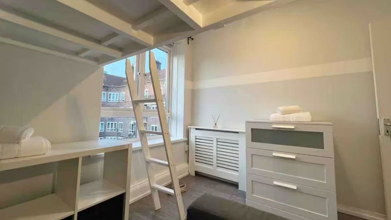 Photo of Others in Oval