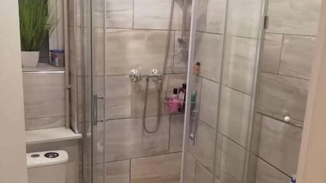 Photo of Bathroom in Oval