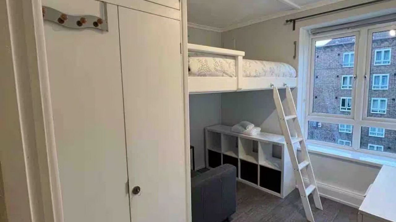 Photo of Bedroom in Oval