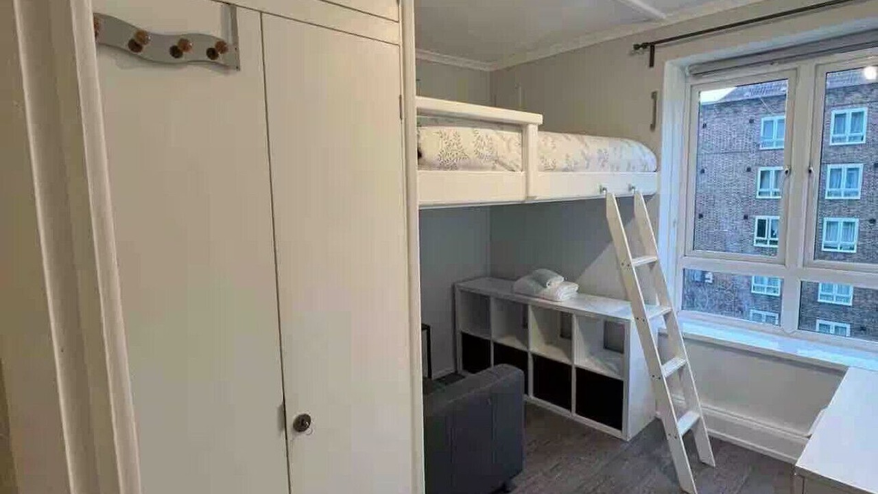 Photo of Bedroom in Oval