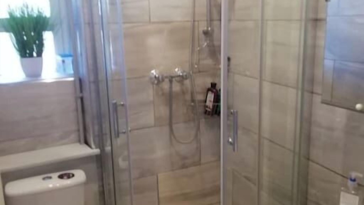 Photo of Bathroom in Oval