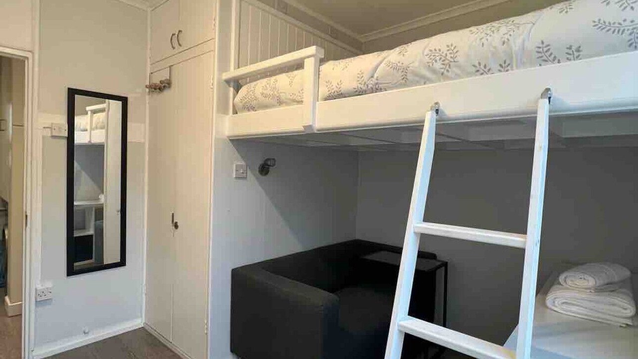 Photo of Bedroom in Oval