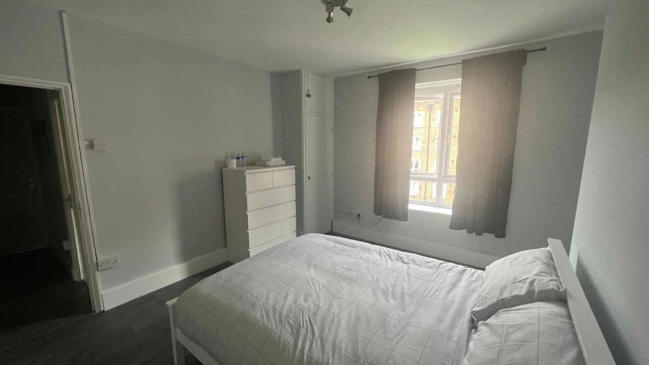 Photo of Bedroom in Oval