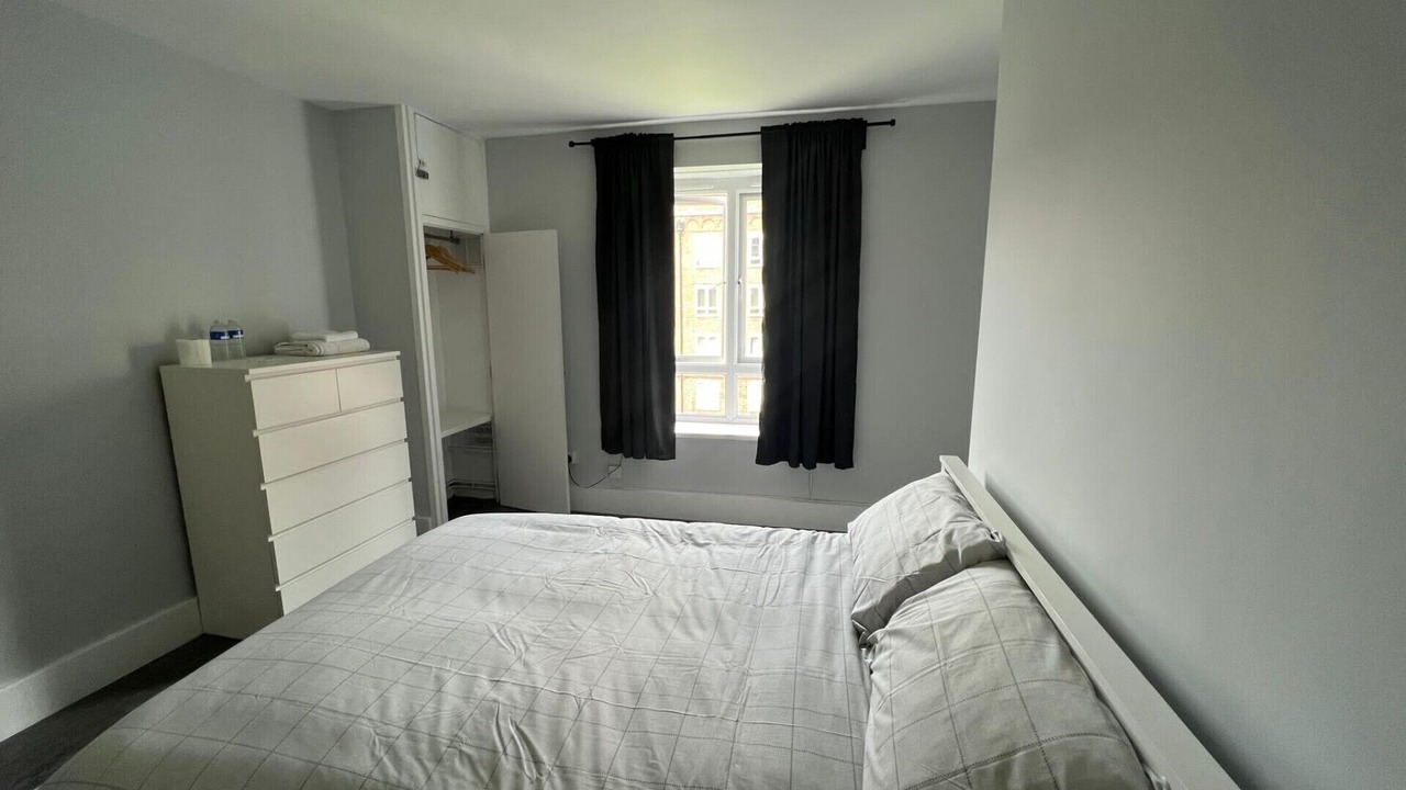 Photo of Bedroom in Oval