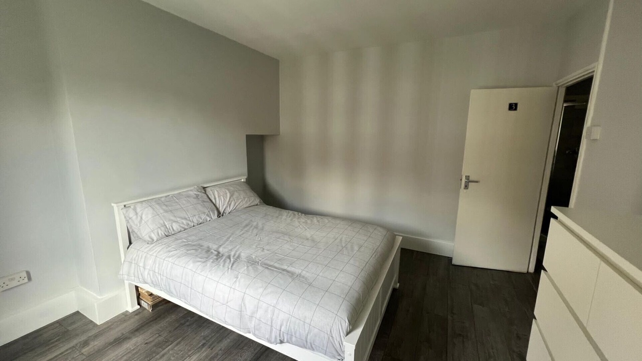 Photo of Bedroom in Oval