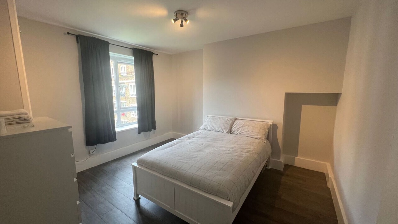 Photo of Bedroom in Oval