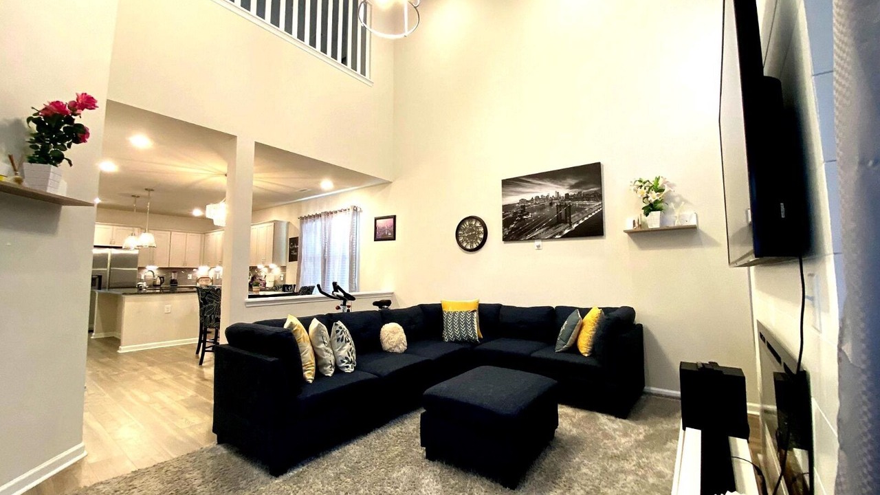 Photo of Livingroom in Southeast Raleigh