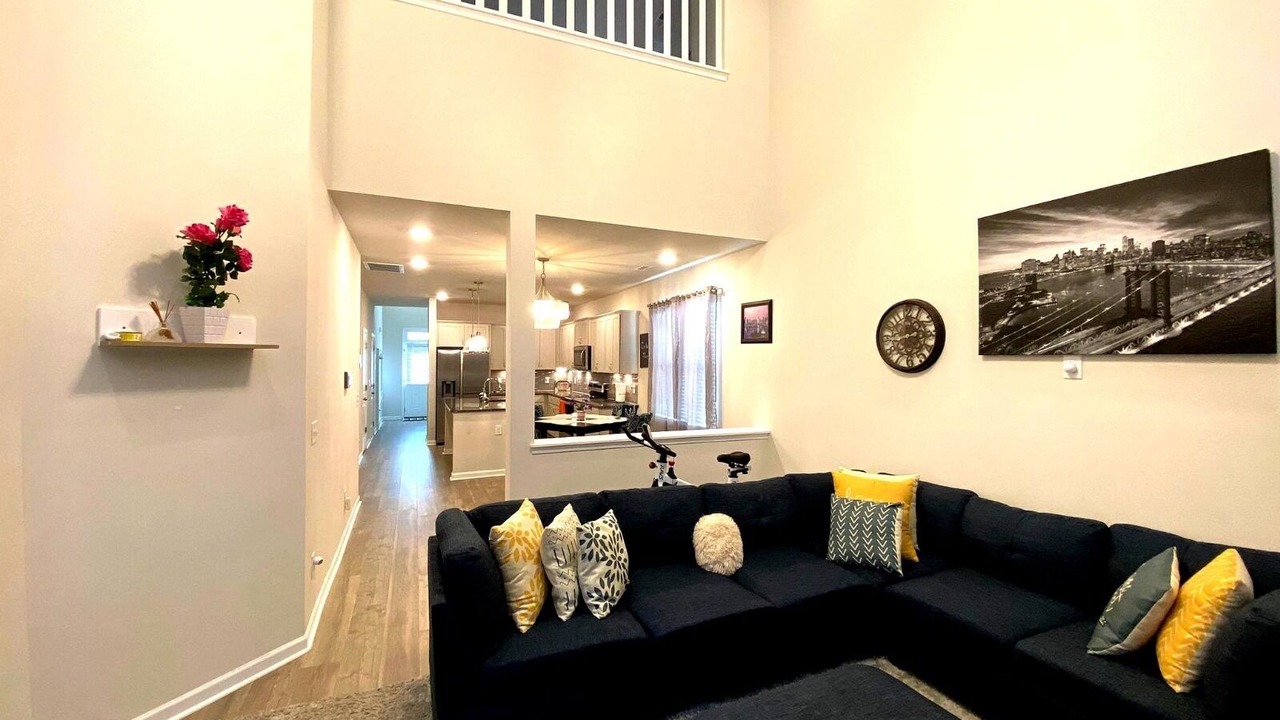 Photo of Livingroom in Southeast Raleigh