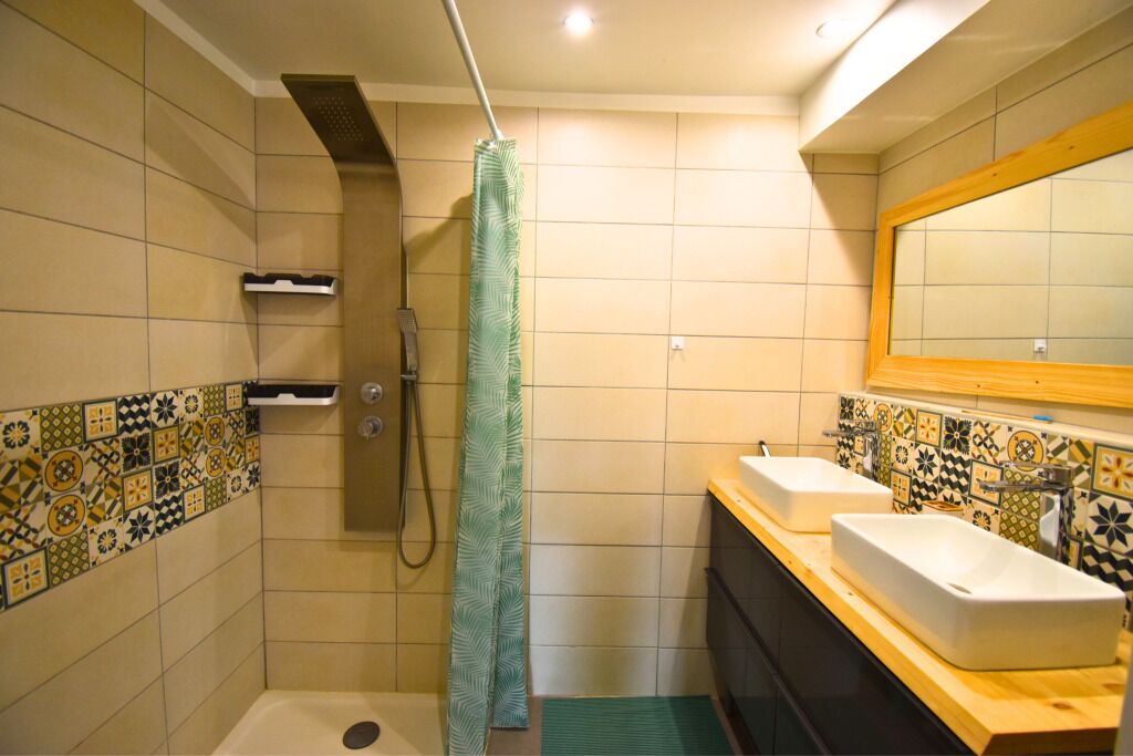 Photo of Bathroom in Meru