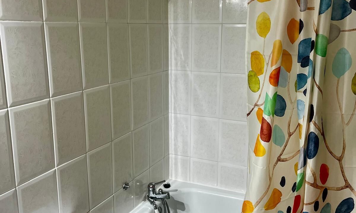 Photo of Bathroom in Enveitg