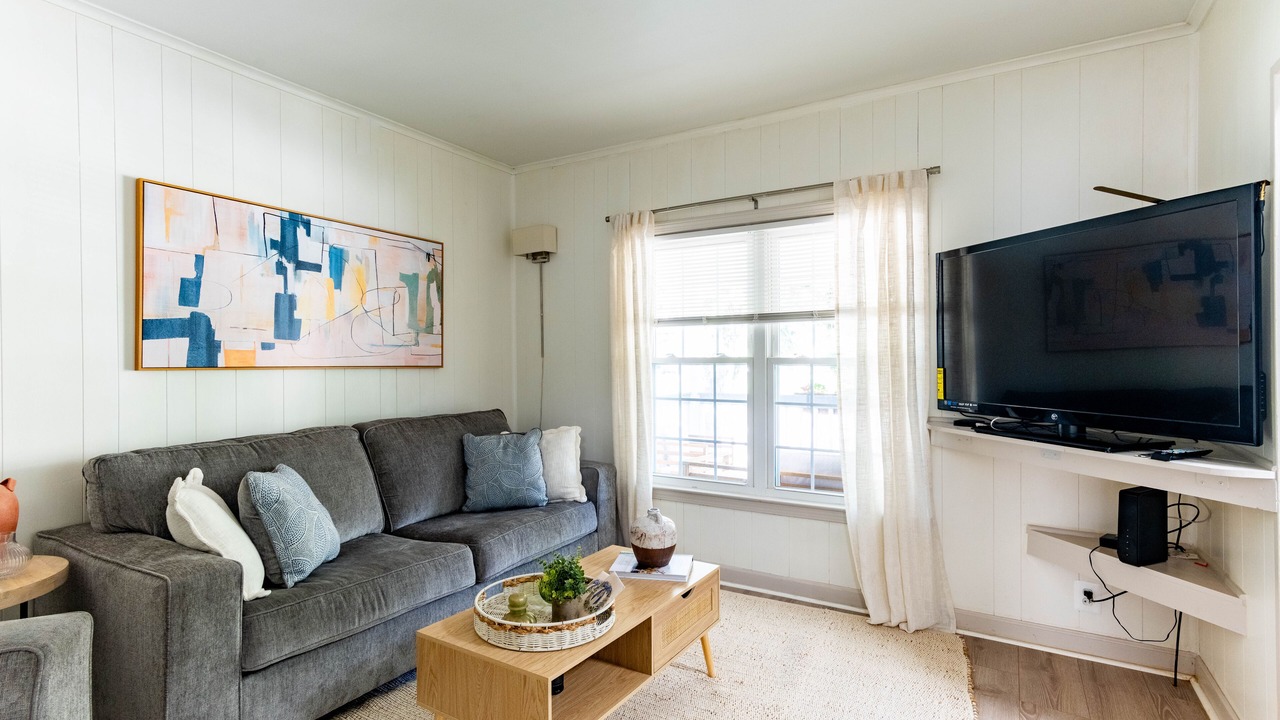 Photo of Livingroom in Dearborn