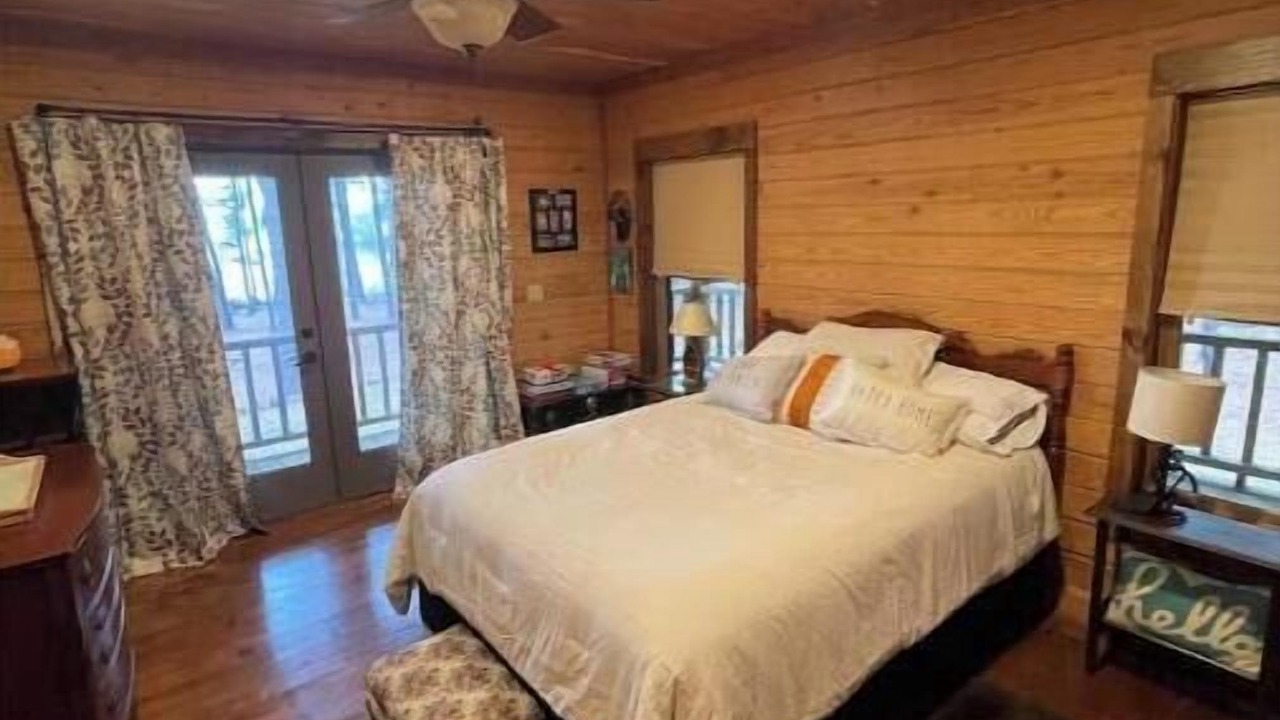 Photo of Bedroom in Broaddus