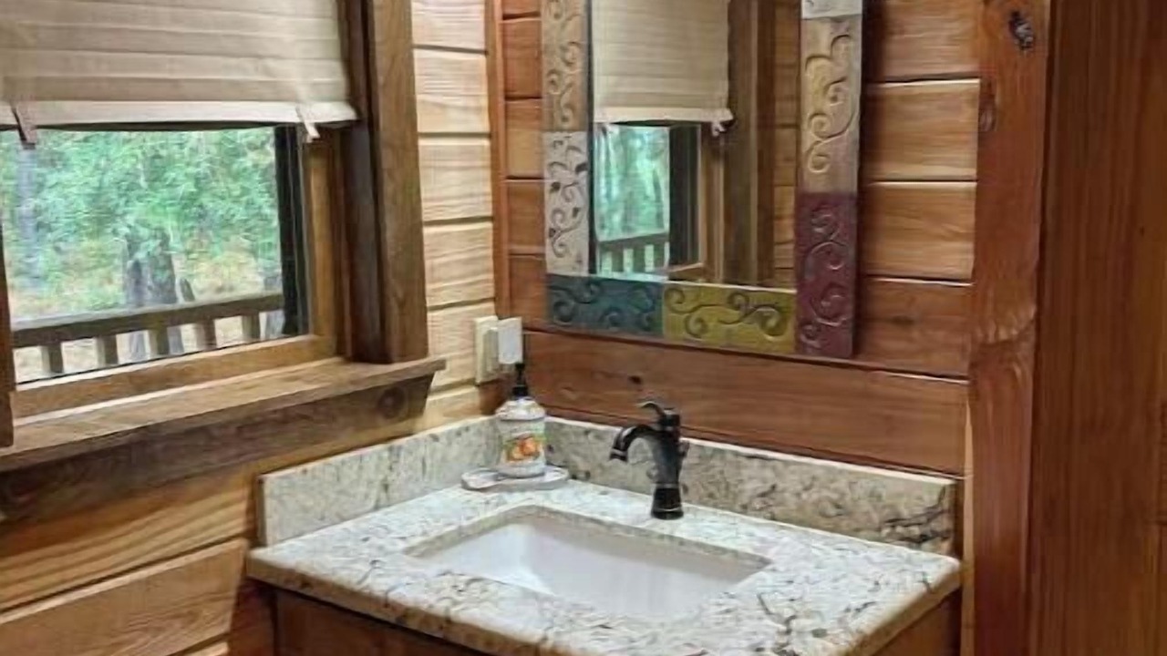 Photo of Bathroom in Broaddus
