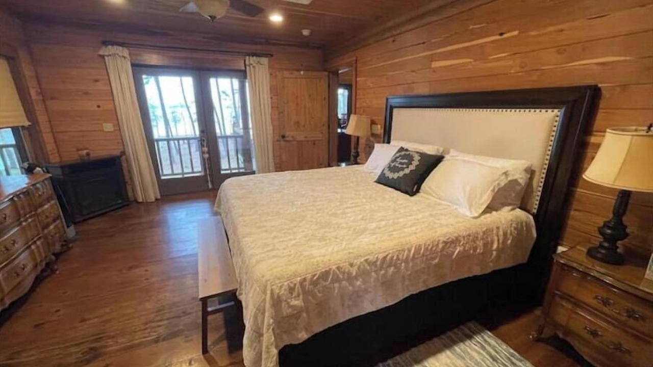 Photo of Bedroom in Broaddus
