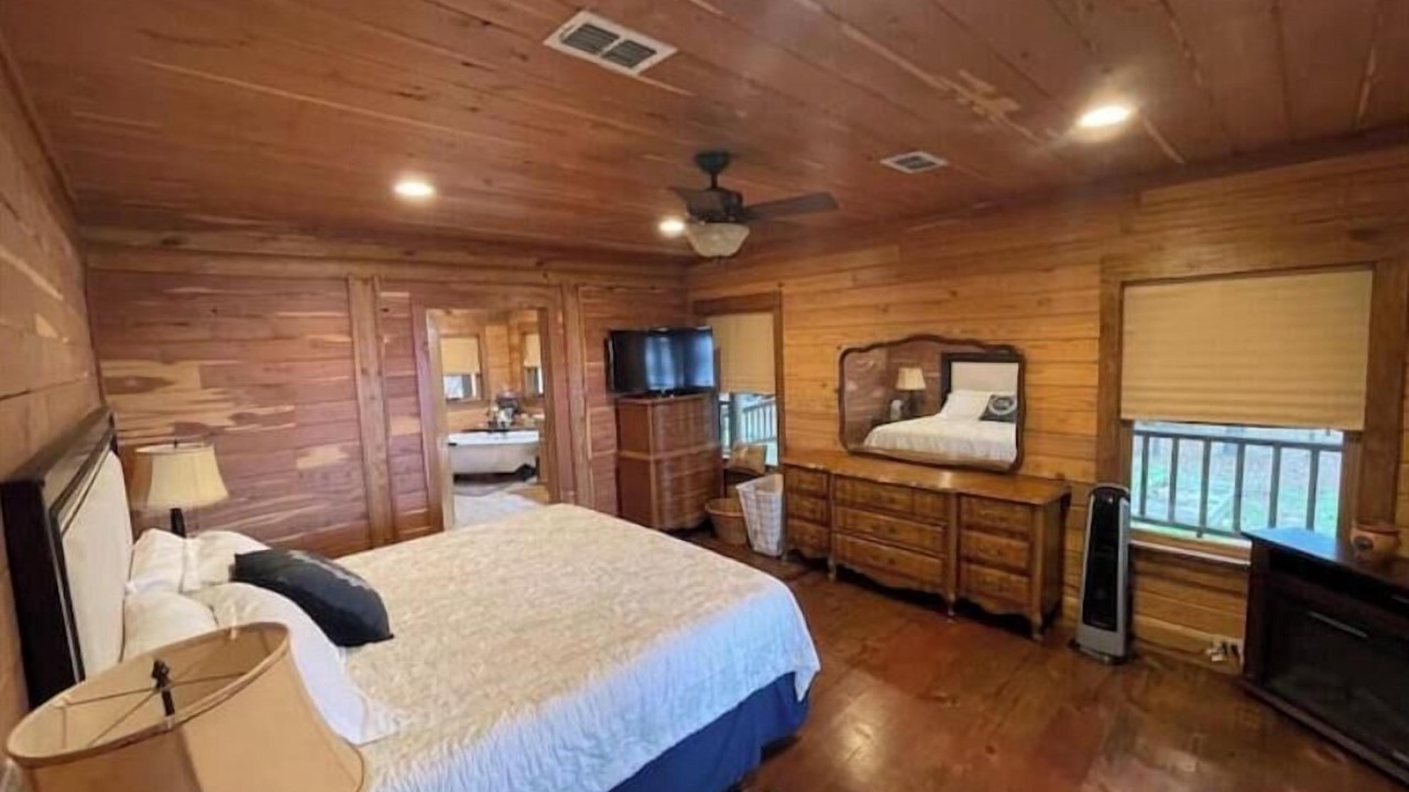 Photo of Bedroom in Broaddus
