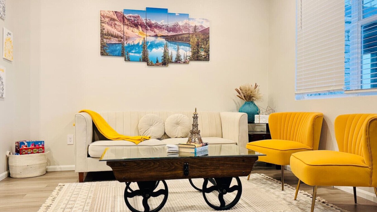 Photo of Livingroom in Aurora