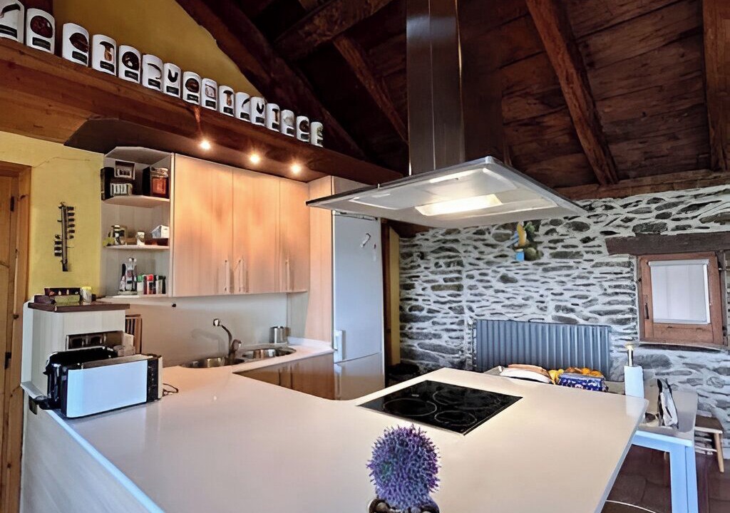 Photo of Kitchen in La Guingueta d'Aneu