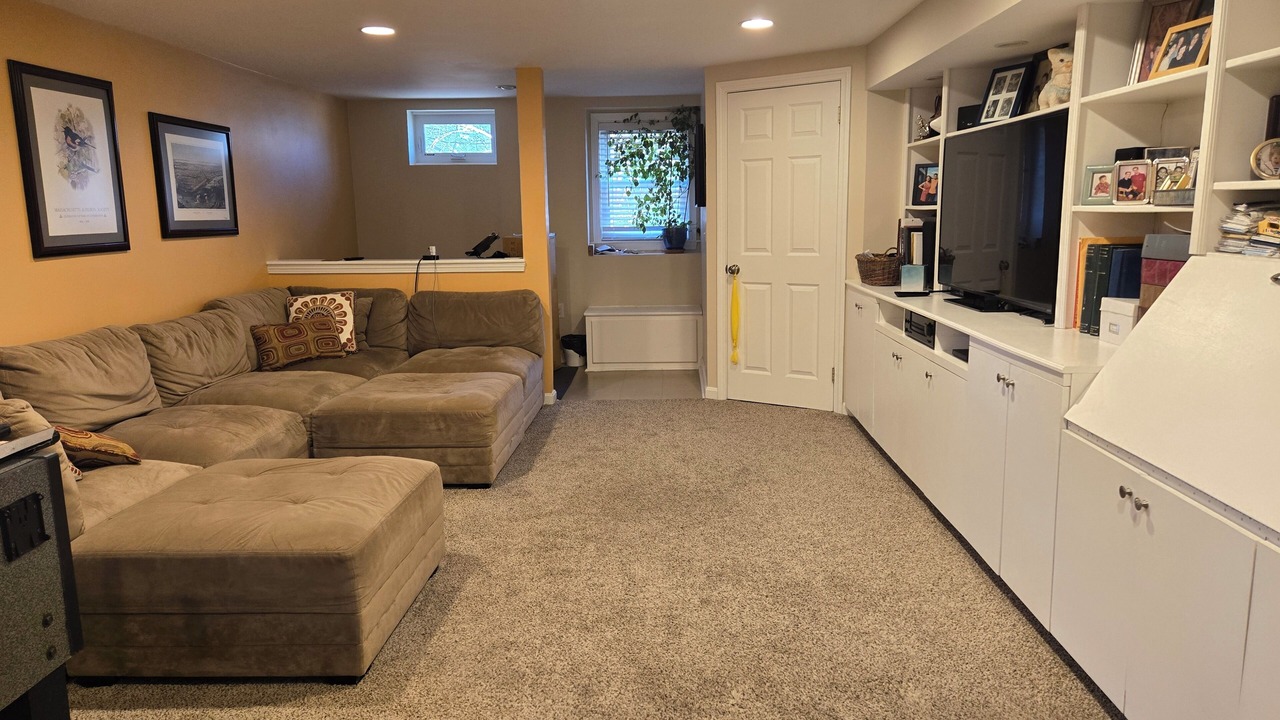 Photo of Livingroom in Lexington