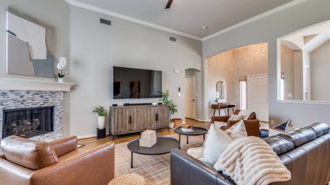 Photo of Livingroom in North Central Carrollton