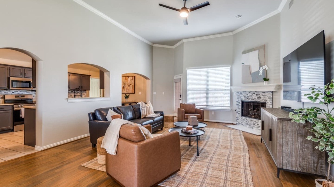 Photo of Livingroom in North Central Carrollton