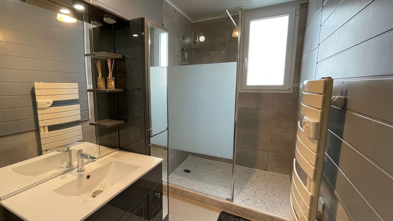 Photo of Bathroom in Sallertaine