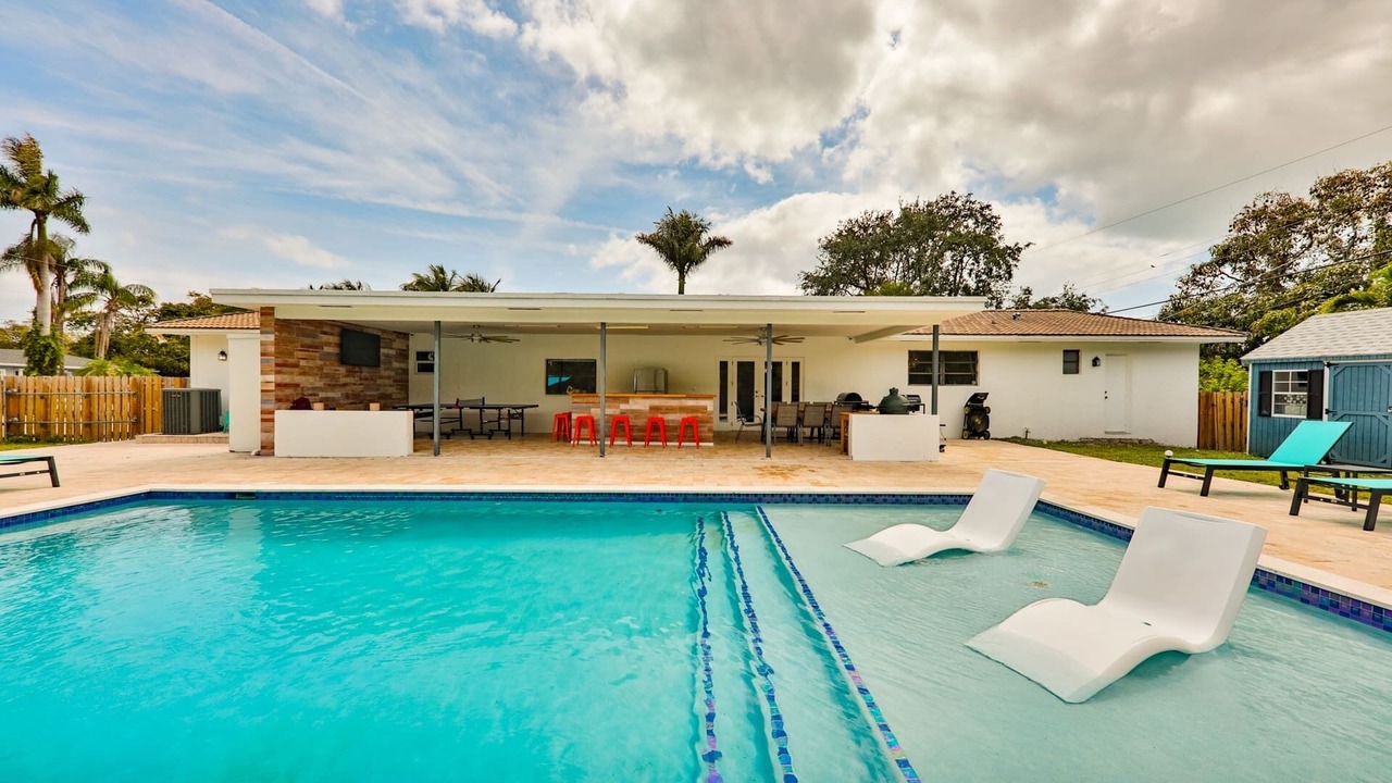 Photo of Outdoor in Hallandale Beach