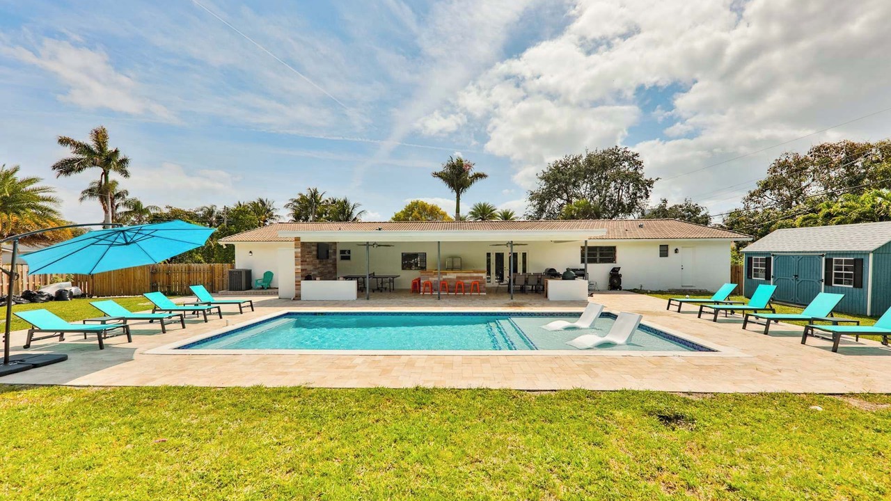 Photo of Outdoor in Hallandale Beach