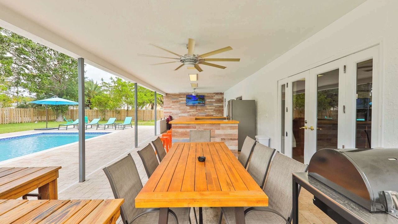 Photo of Outdoor in Hallandale Beach